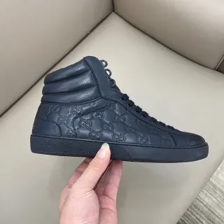 Gucci Zapatos Lifestyle Negros de Alto con Monograma Embossado