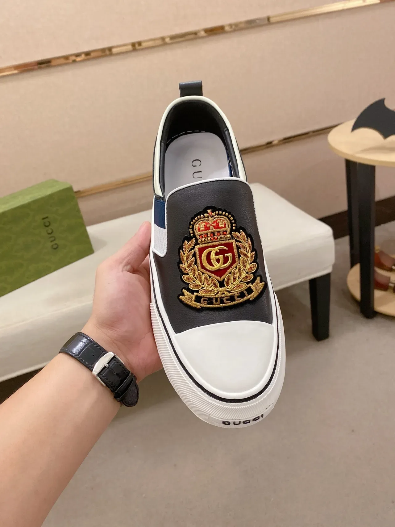 Gucci Black White brodé Crest Slip-On construction Mode de vie baskets 7