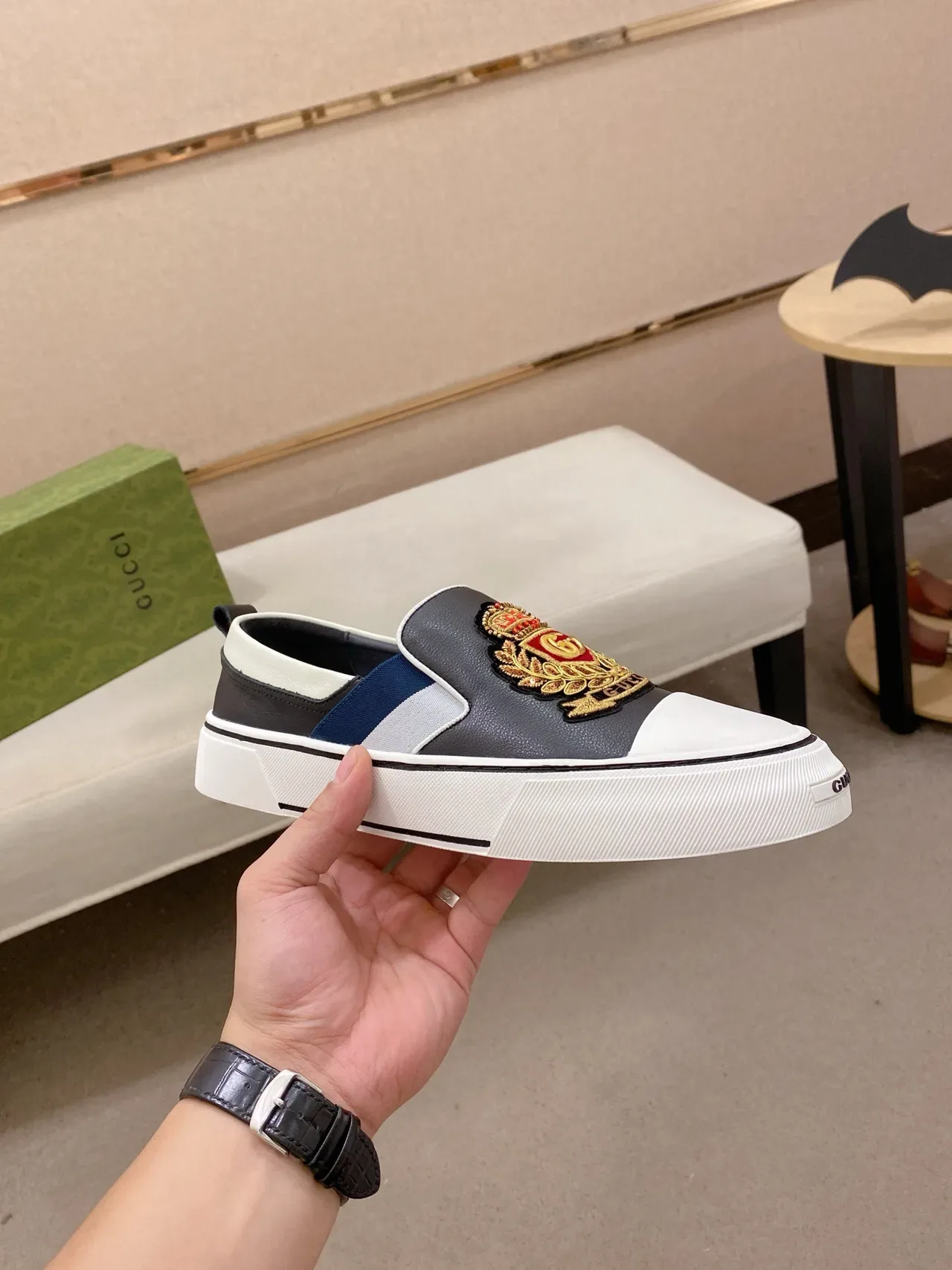Gucci Black White brodé Crest Slip-On construction Mode de vie baskets 9