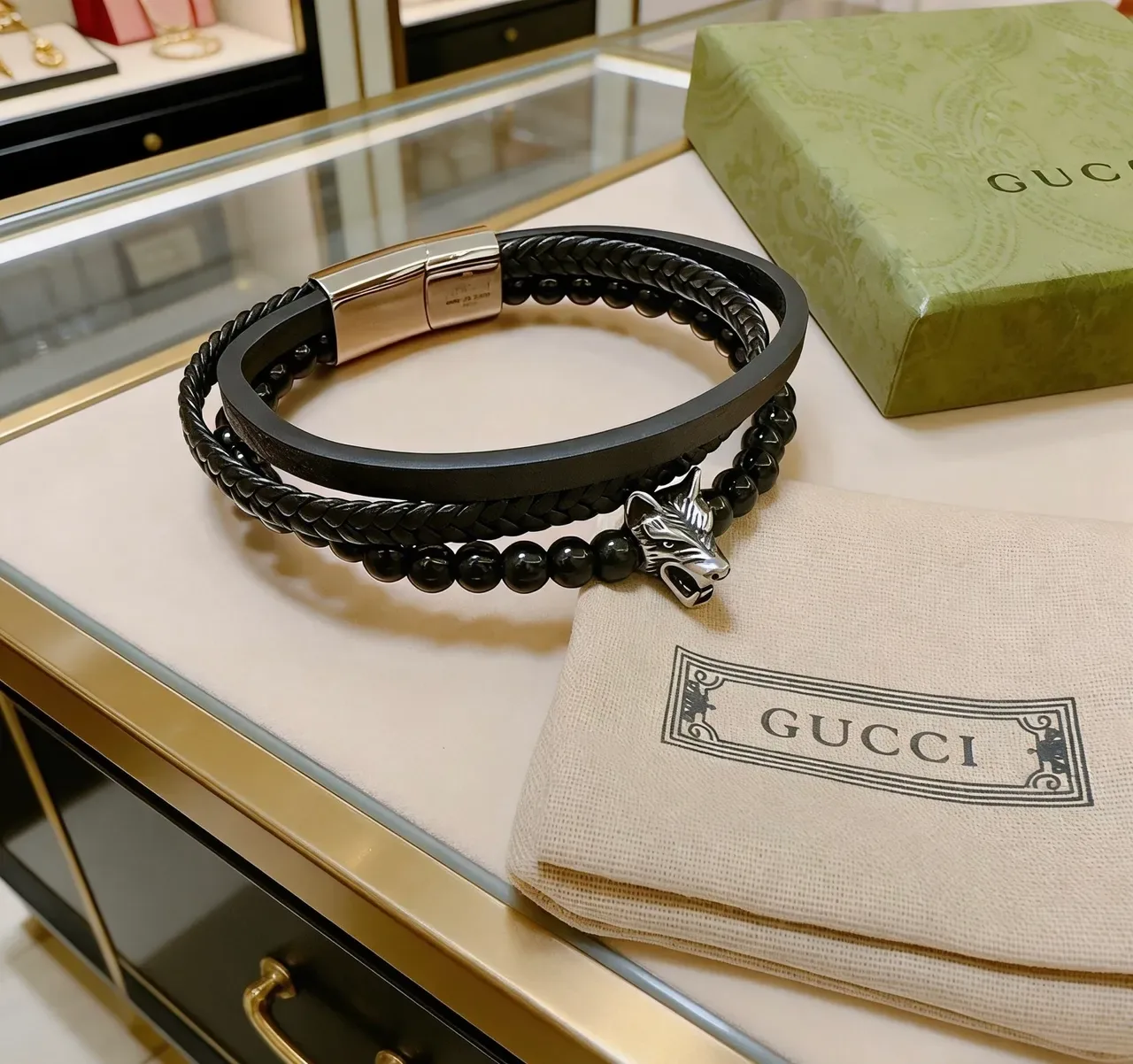 Gucci Pulsera de Cuero Trenzado y Cabeza de León con Perlas 2