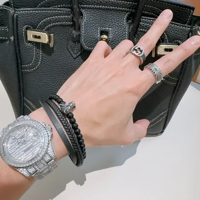 Gucci Pulsera de Cuero Trenzado y Cabeza de León con Perlas 5