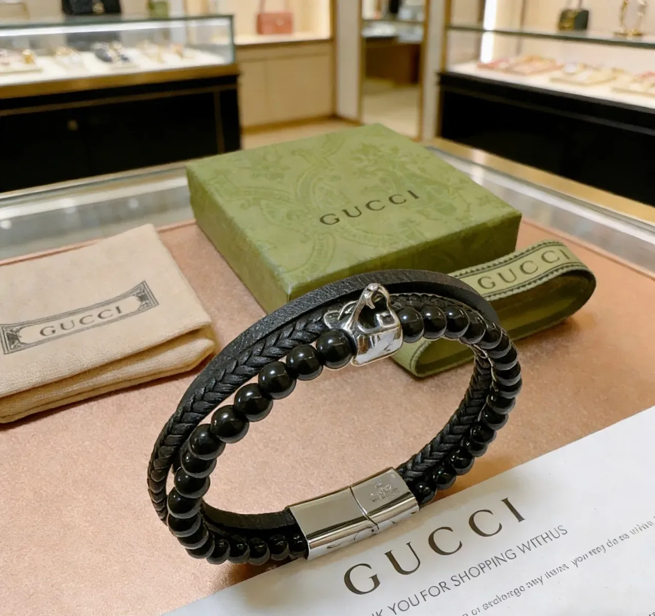 Gucci Pulsera de Cuero Trenzado y Cabeza de León con Perlas 6