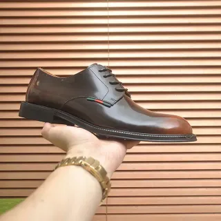 Gucci Chaussures Oxford Cuir Poli Marron Noir Bout de Cap