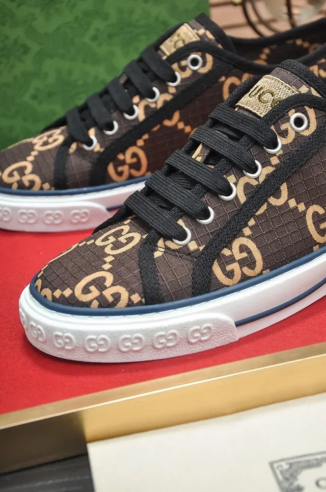 Gucci Zapatillas Lifestyle Marrón Blanco GG Monogram Lona Costura Azul Marino 8