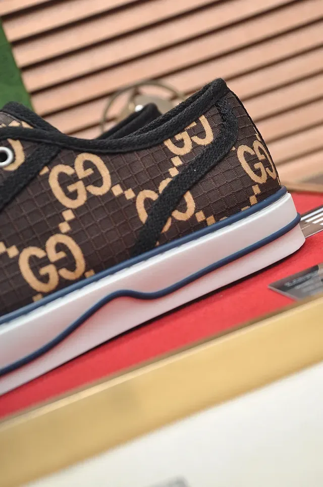 Gucci Zapatillas Lifestyle Marrón Blanco GG Monogram Lona Costura Azul Marino 9