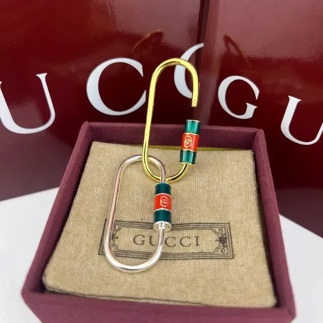 Gucci Carabiner Keychain ذهبي سوار أحمر بإنل 3