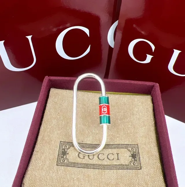 Gucci Carabiner Keychain ذهبي سوار أحمر بإنل 4