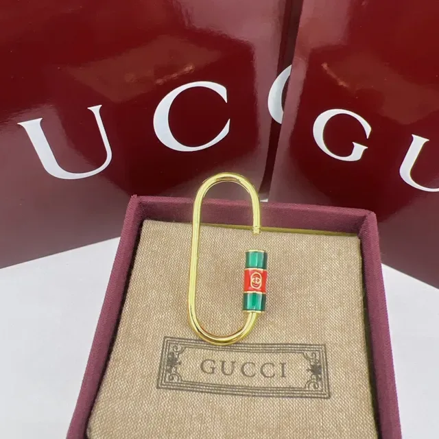 Gucci Carabiner Keychain ذهبي سوار أحمر بإنل 5