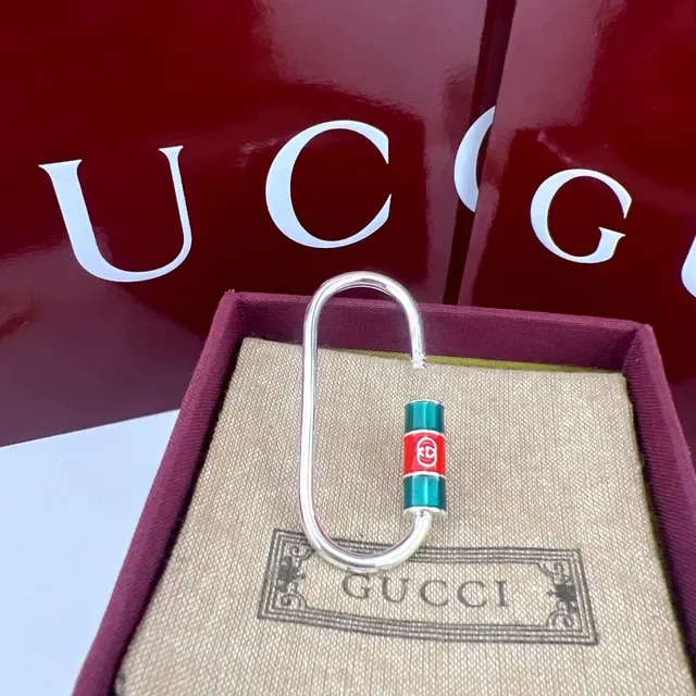 Gucci Carabiner Keychain ذهبي سوار أحمر بإنل 6