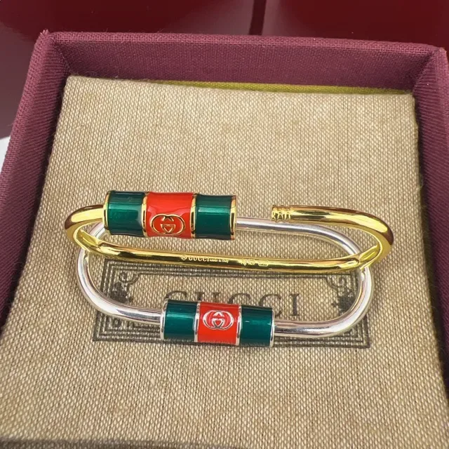 Gucci Carabiner Keychain ذهبي سوار أحمر بإنل 7