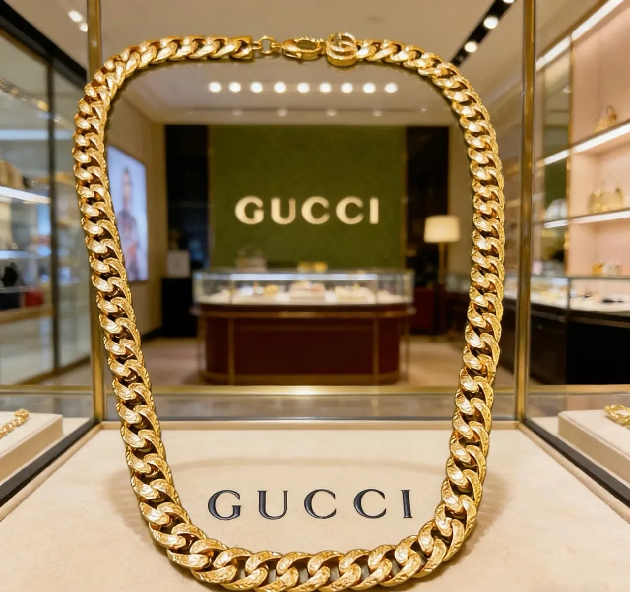 Gucci Chunky Curb-Link Gold-Tone Necklace 6