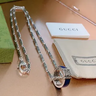 Gucci Dionysus Collier Chaîne Argentée Bleu Maillons Ornés Gravés Pendentif