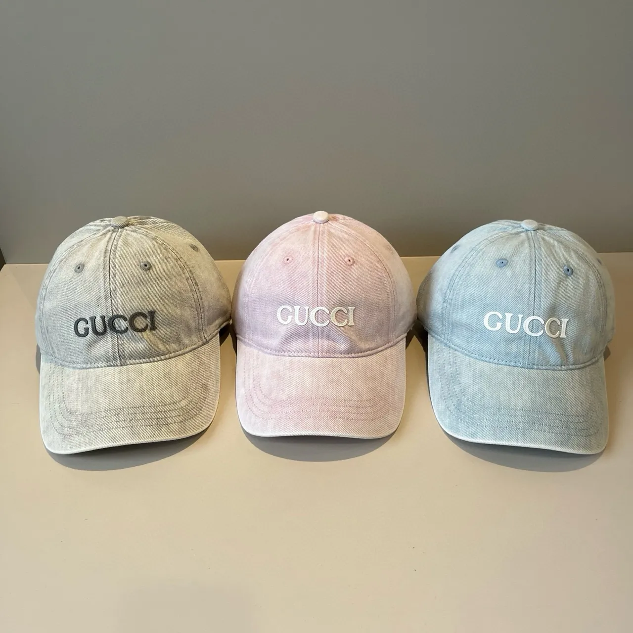 Gucci قبعة بيسبول جينز مطرزة بلون فاتح مغسولة 5