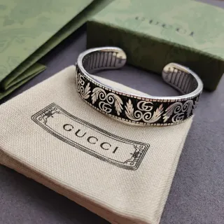 Gucci نقش تموجات متعرجة إيمليه أسود سوار معصم مفتوح
