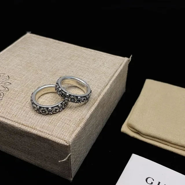Anillo Gucci Floral y Interlocking G de plata oxidada 3