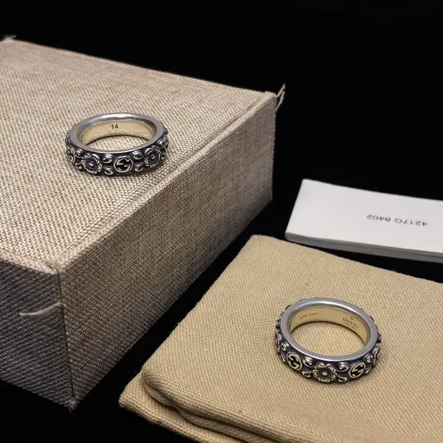 Anillo Gucci Floral y Interlocking G de plata oxidada 4