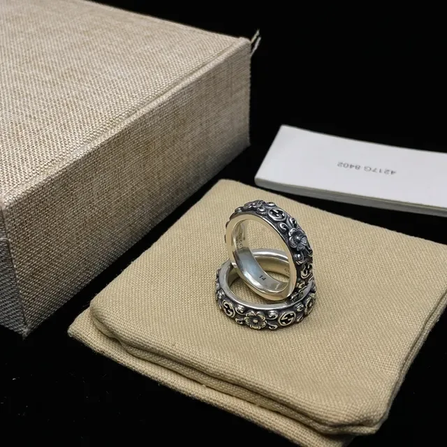 Anillo Gucci Floral y Interlocking G de plata oxidada 5