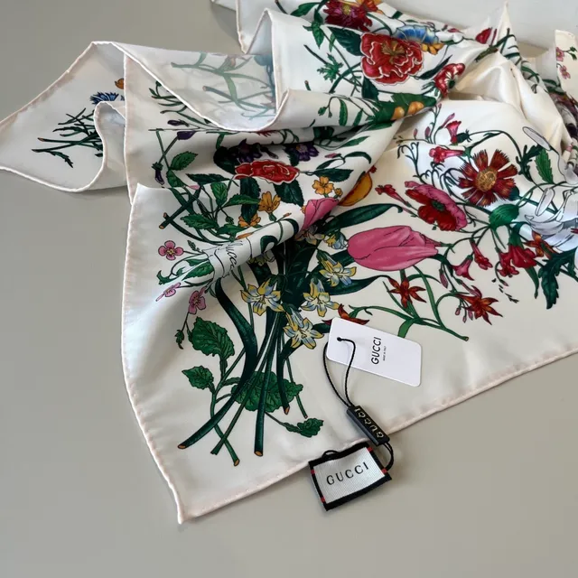 Gucci Ilustração Botânica Floral Lenço de Seda 2