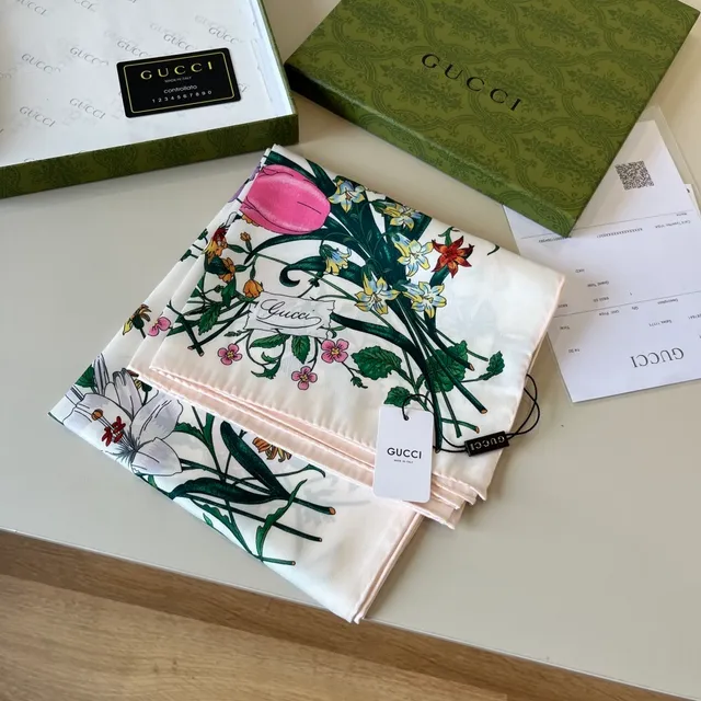 Gucci Ilustração Botânica Floral Lenço de Seda 4