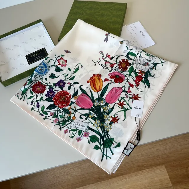 Gucci Ilustração Botânica Floral Lenço de Seda 6