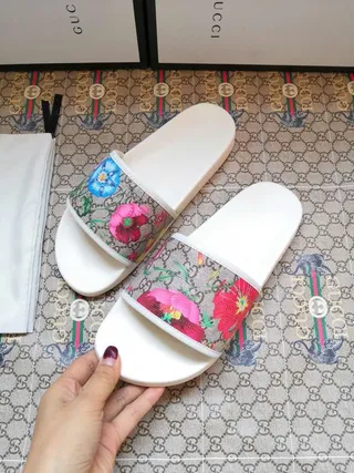 Gucci Impressão Floral GG Canvas Slide Slippers 2