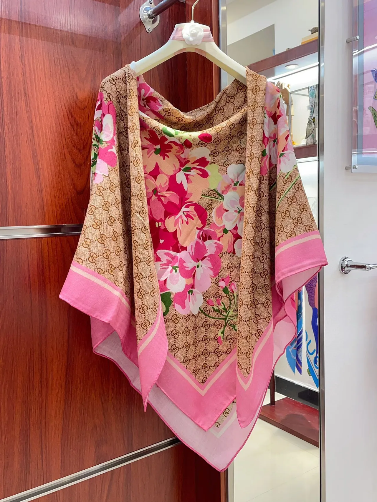 Gucci ফুল-প্রিন্ট গোলাপি রেশম স্কার্ফ 7