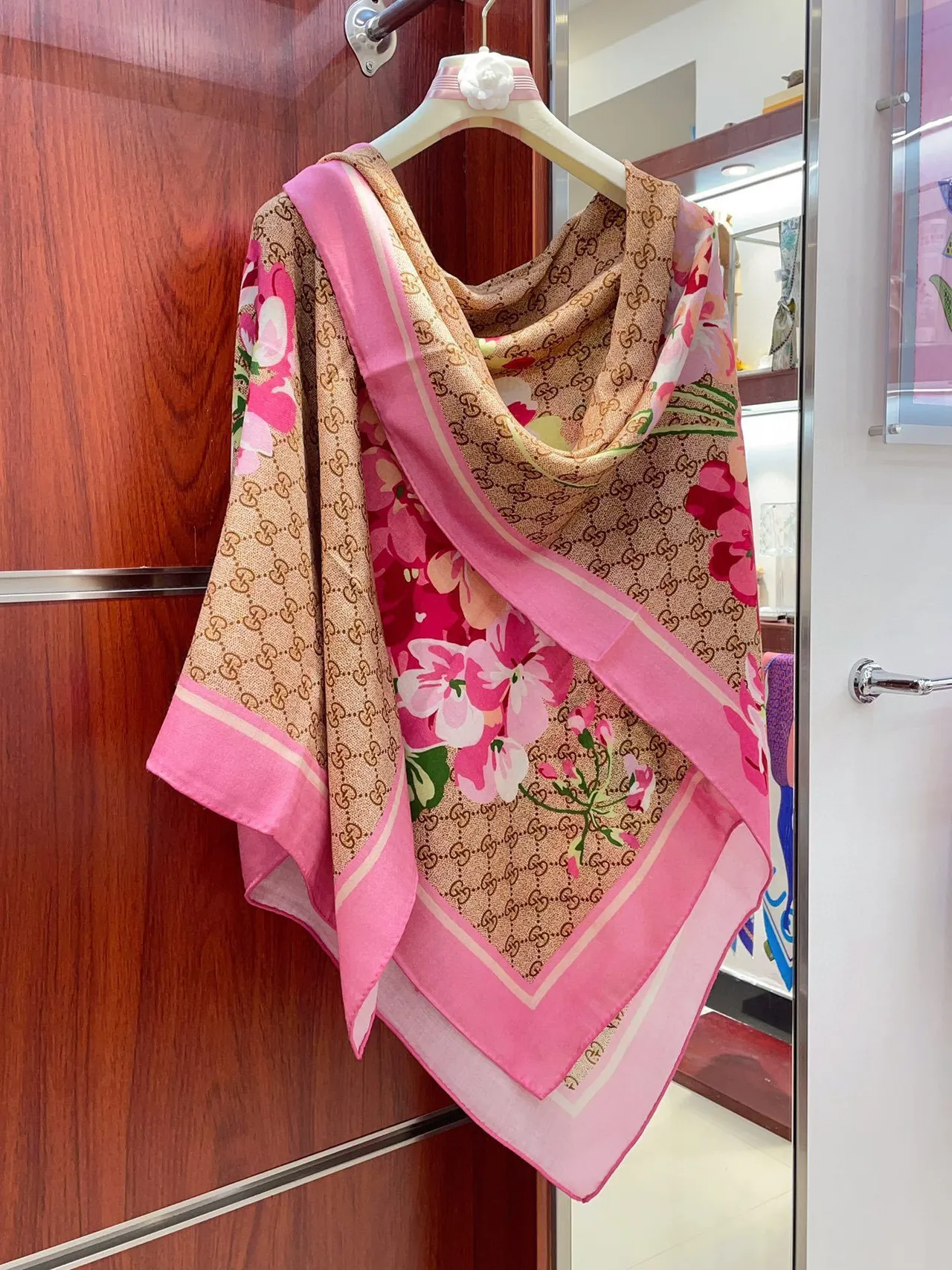 Gucci ফুল-প্রিন্ট গোলাপি রেশম স্কার্ফ 8