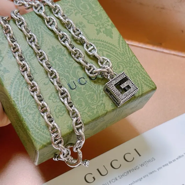 Gucci G-Link Silver Interlocking Chain Toggle Clasp Necklace 9