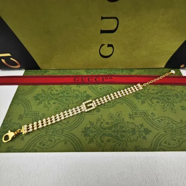 Gucci GG Marmont Pulseiras com cristais engastados Corrente G entrelaçada 2