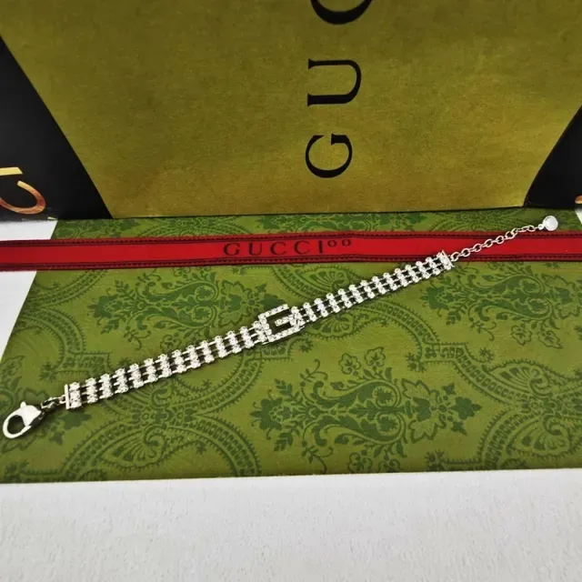 Gucci GG Marmont Pulseiras com cristais engastados Corrente G entrelaçada 4