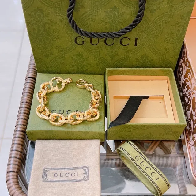 Gucci GG Marmont سوارة ذهبية سلسلة روب لينك ملتوية مشبك شعار G متشابك 2
