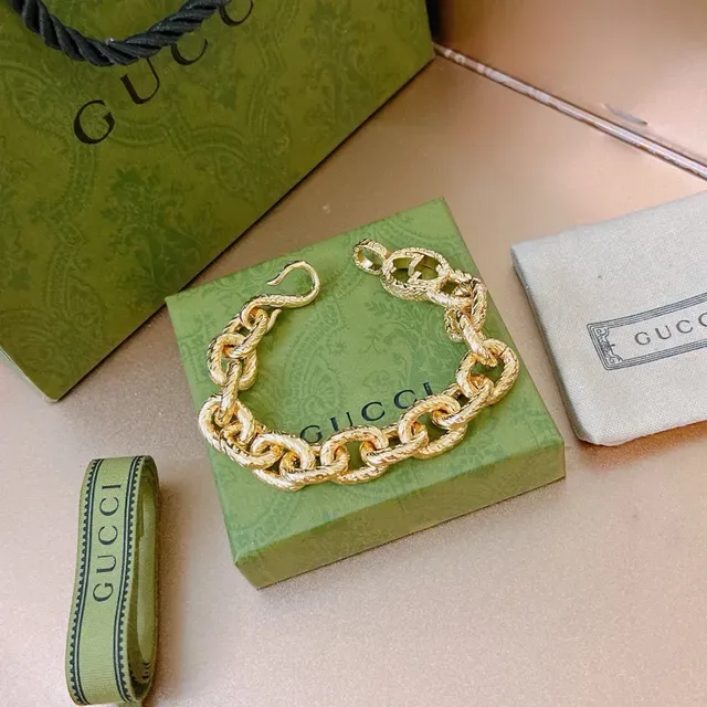 Gucci GG Marmont سوارة ذهبية سلسلة روب لينك ملتوية مشبك شعار G متشابك 3