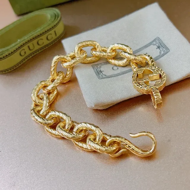 Gucci GG Marmont سوارة ذهبية سلسلة روب لينك ملتوية مشبك شعار G متشابك 4