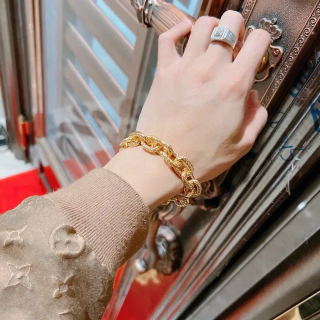 Gucci GG Marmont سوارة ذهبية سلسلة روب لينك ملتوية مشبك شعار G متشابك 7