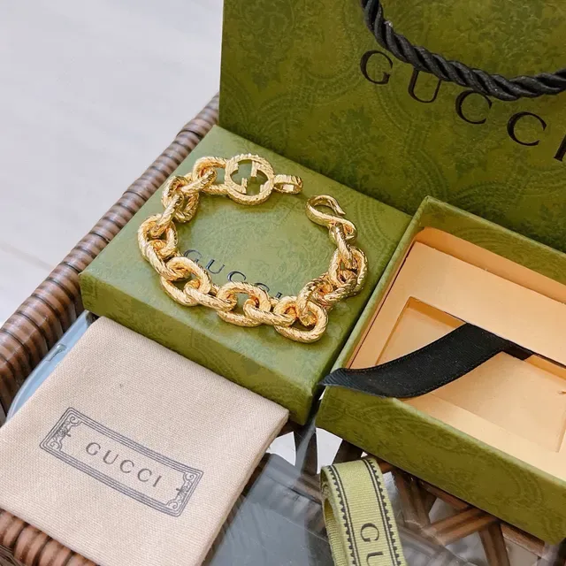 Gucci GG Marmont سوارة ذهبية سلسلة روب لينك ملتوية مشبك شعار G متشابك 8