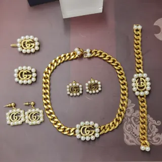 Gucci GG Marmont Gold White Curb Chain Pearl-Embellished Motif Necklace