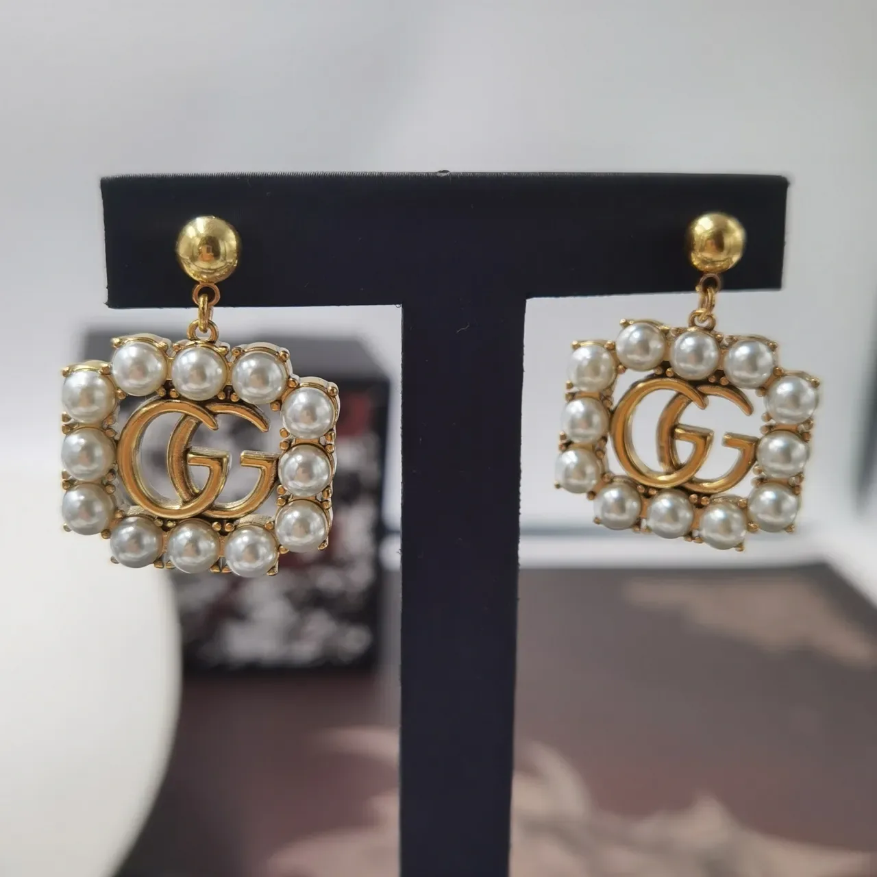 Gucci GG Marmont सोने का सफेद कर्ब चेन मोती-जड़ा मोटिफ नेकलेस 7