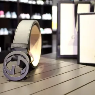 Gucci GG Marmont 灰米色 Interlocking G Buckle Matte-Finish Metal Hardware 皮带