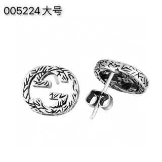 Gucci GG Marmont Interlocking G খোদাইকৃত বৃত্তাকার স্টাড ইয়ারিংস