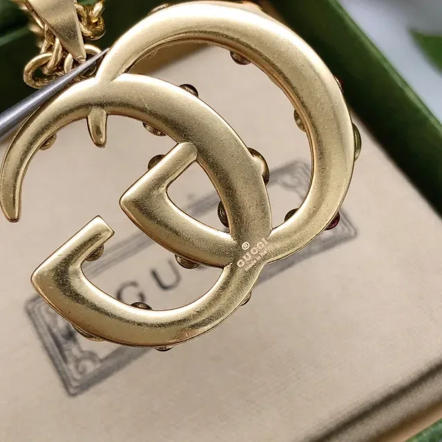 Gucci GG Marmont Collier à pendentif multi-pierres Interlocking G 4