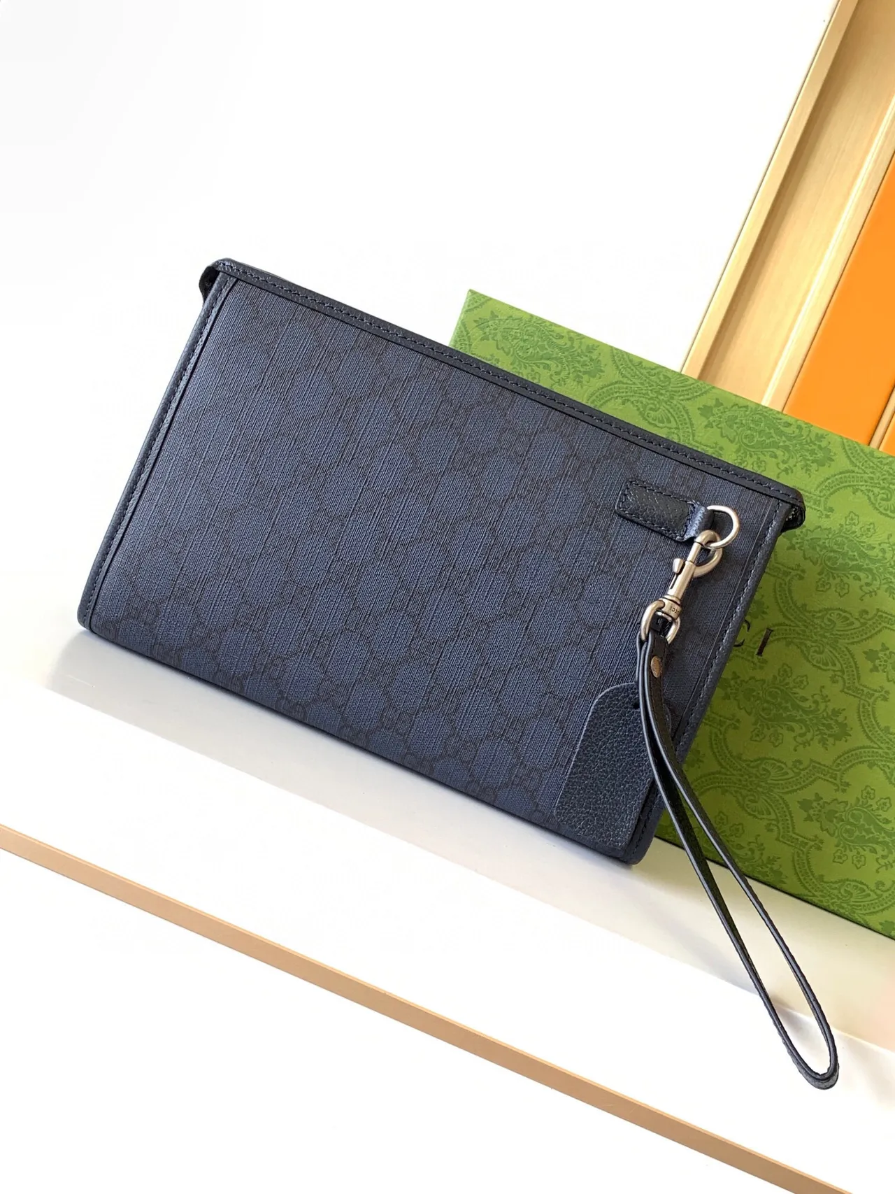 Gucci GG Marmont Navy Gold Monogram Jacquard Bolsinho de pulso 5