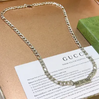 Gucci GG Marmont Chaîne Figaro Argent Vert Pendentif Logo
