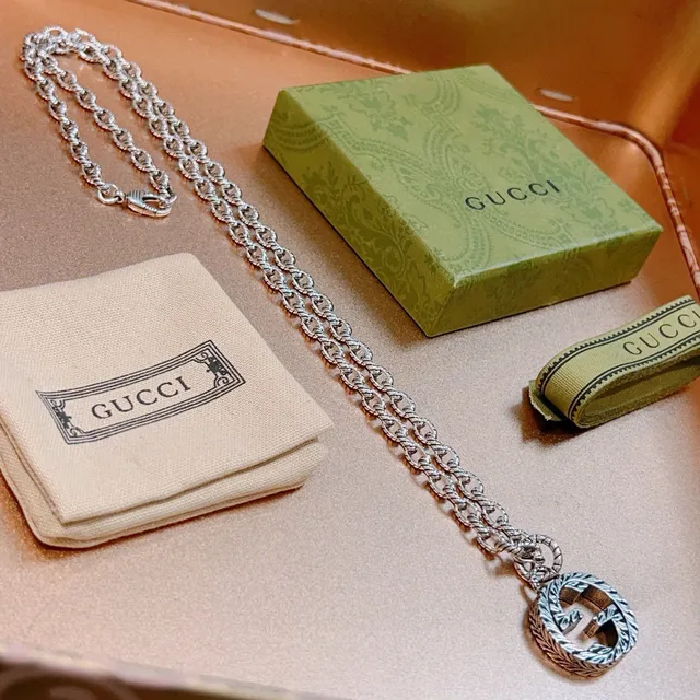 Gucci GG Marmont Silver Twisted Curb-Link Chain Engraved Interlocking G Pendant Necklace 7