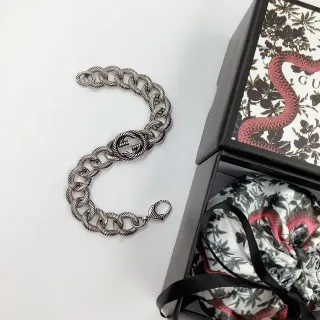 سوارة Gucci GG Marmont رابطة حبل ملتوية فضية