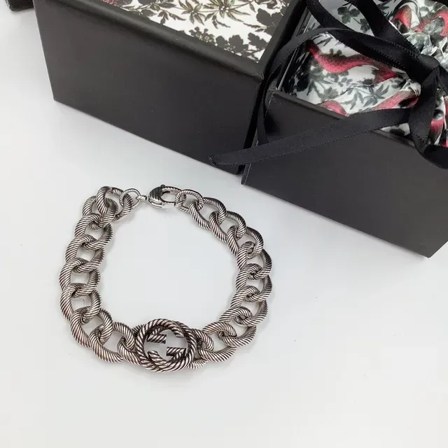 سوارة Gucci GG Marmont رابطة حبل ملتوية فضية 5
