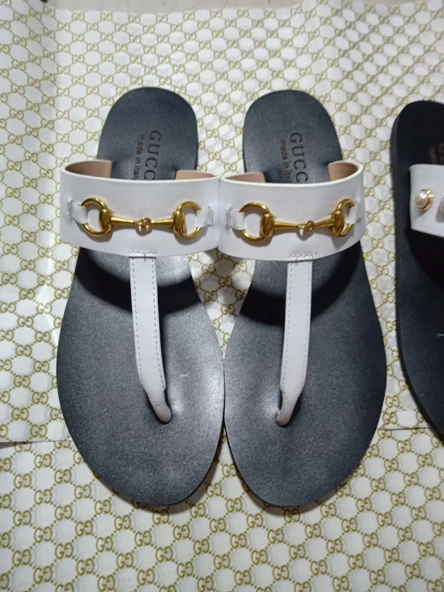 Gucci GG Marmont 白色灰色 互锁扣 珍珠装饰 休闲凉鞋 4