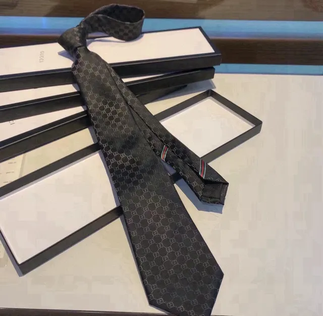 Gucci GG monograma corbata negra 9