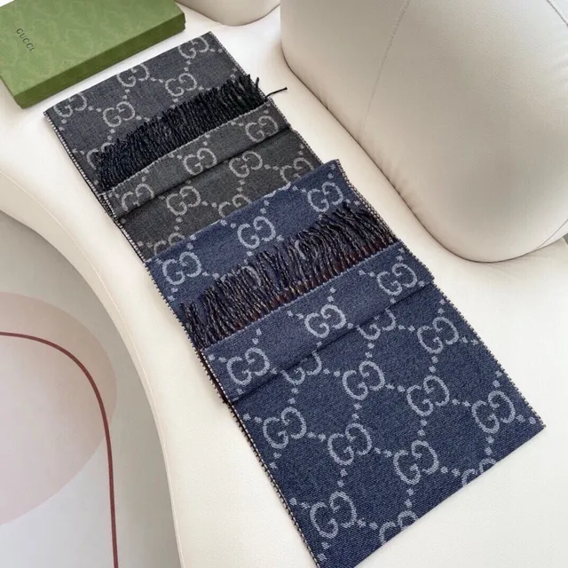 Gucci GG Monogram Pañuelo de seda gris y negro tonal 4