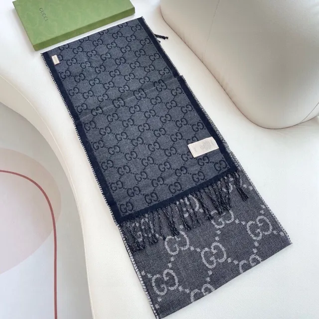 Gucci GG Monogram Pañuelo de seda gris y negro tonal 6