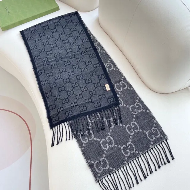 Gucci GG Monogram Pañuelo de seda gris y negro tonal 7